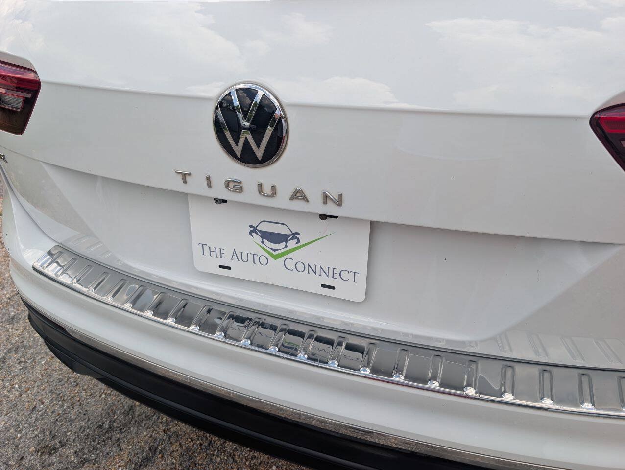 Used 2022 Volkswagen Tiguan SE FWD image 5