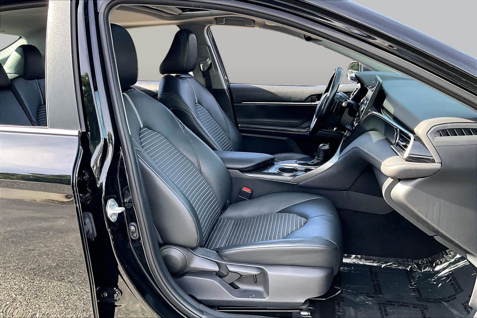 Used 2021 Toyota Camry SE w/ Cold Weather Package FWD image 9