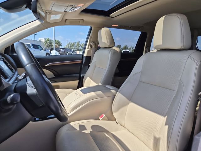 Used 2017 Toyota Highlander Limited image 17