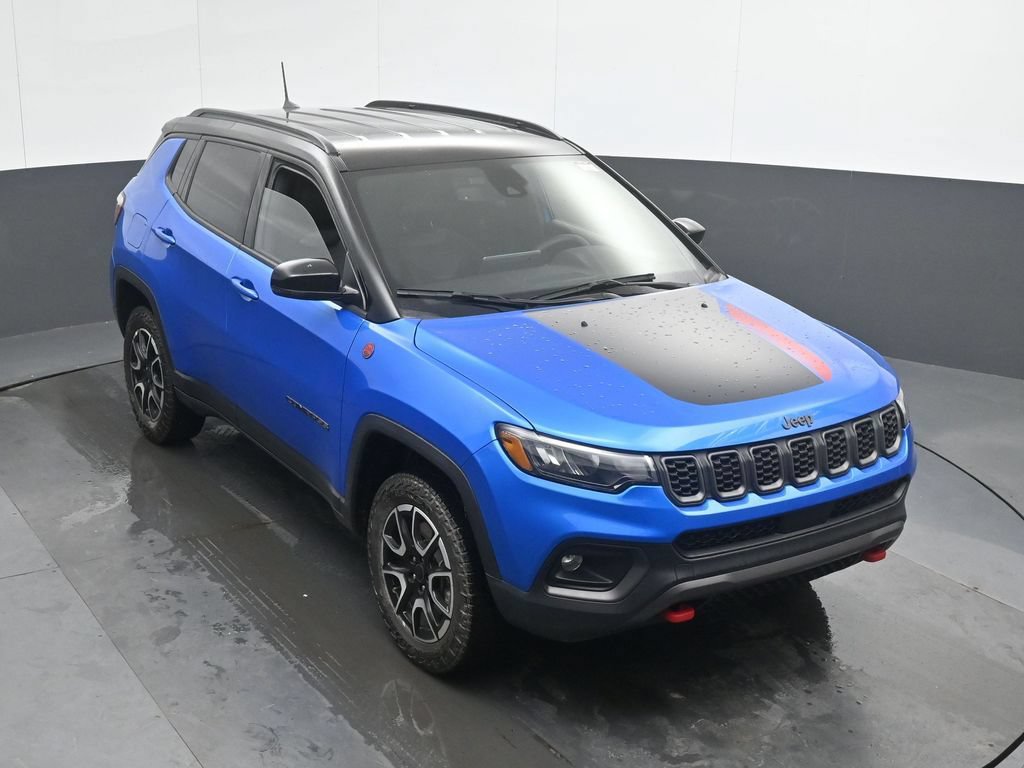 Used 2025 Jeep Compass Trailhawk AWD/4WD image 33