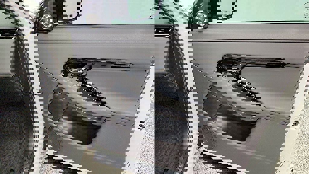 Used 2024 Land Rover Range Rover Evoque Dynamic SE image 26