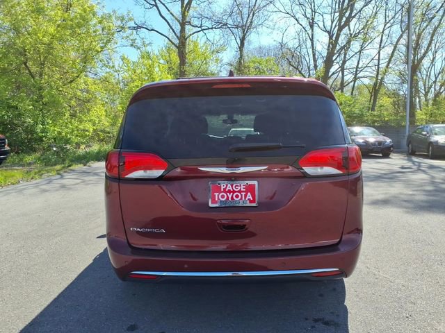 Used 2018 Chrysler Pacifica Touring-L FWD image 7