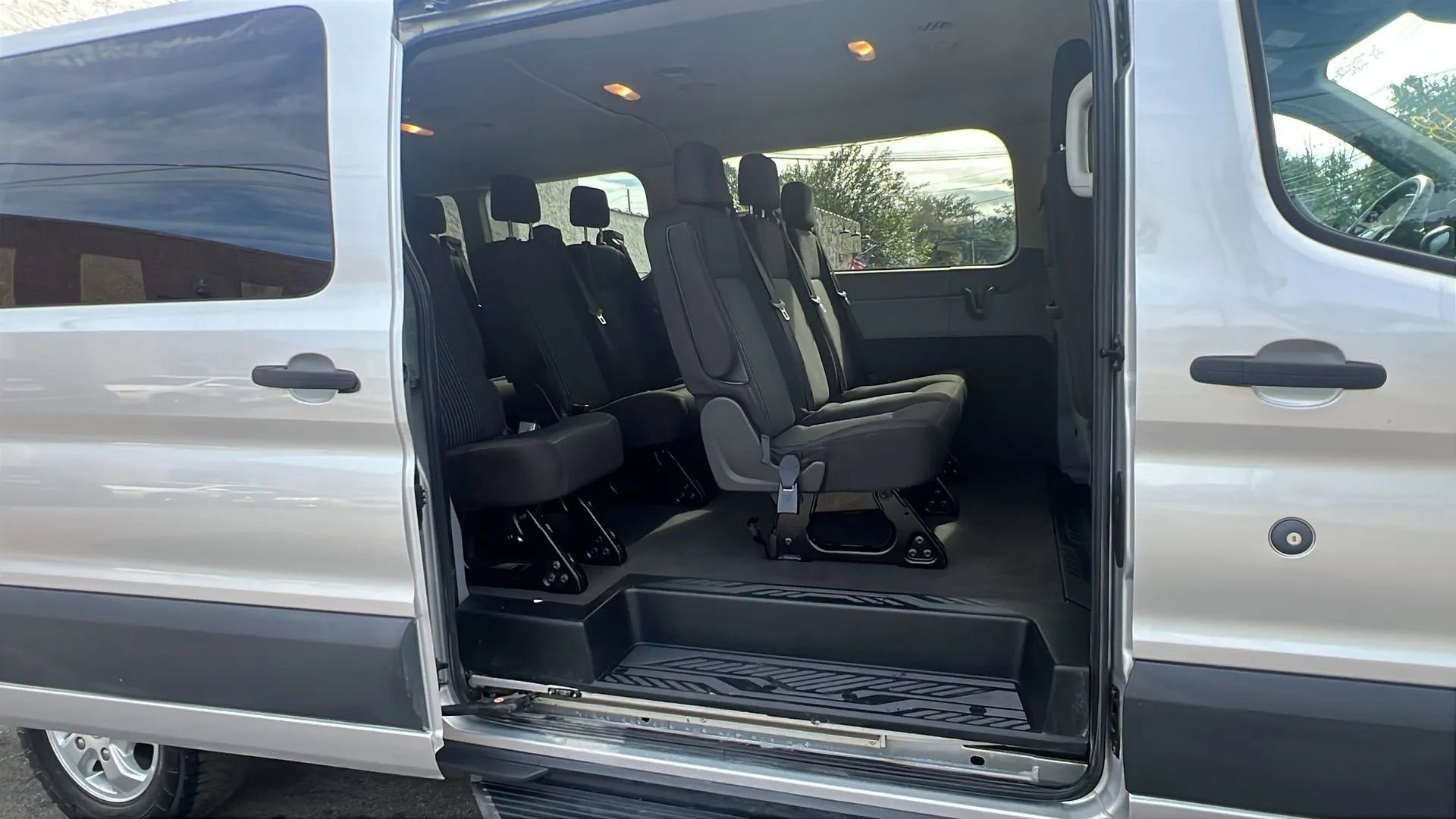 Used 2018 Ford Transit 350 XLT image 30
