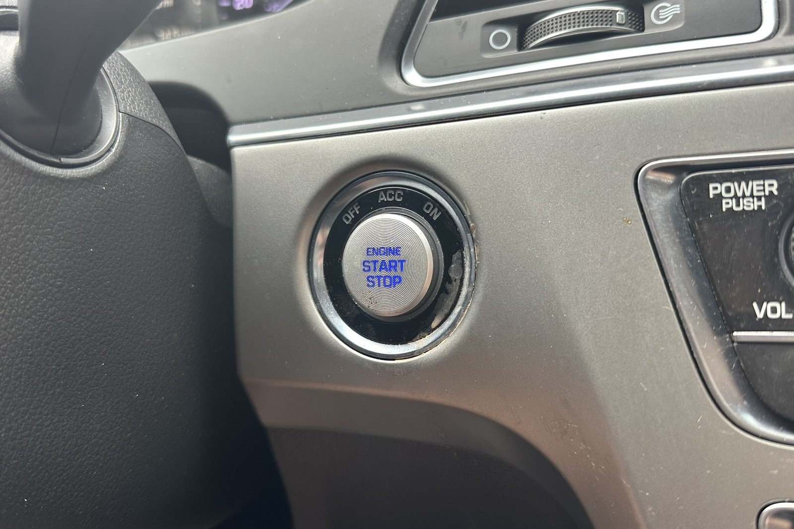 Used 2015 Hyundai Sonata Limited w/ Option Group 06 FWD image 26