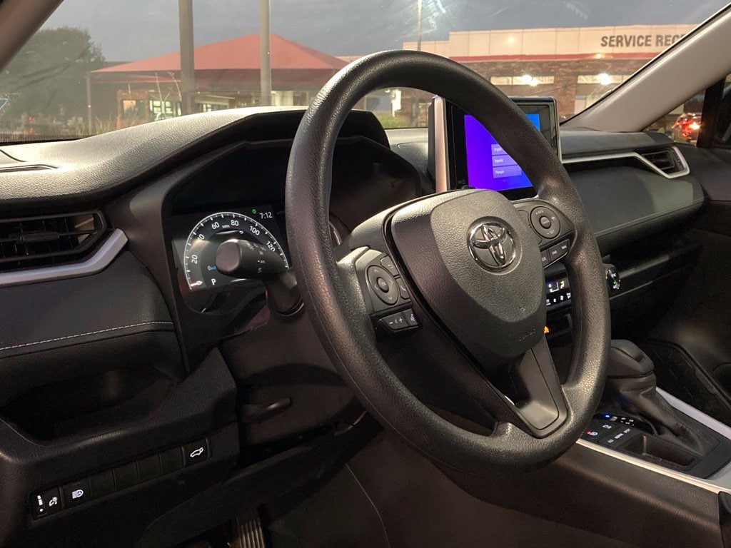 Used 2025 Toyota RAV4 XLE w/ Convenience Package FWD image 9