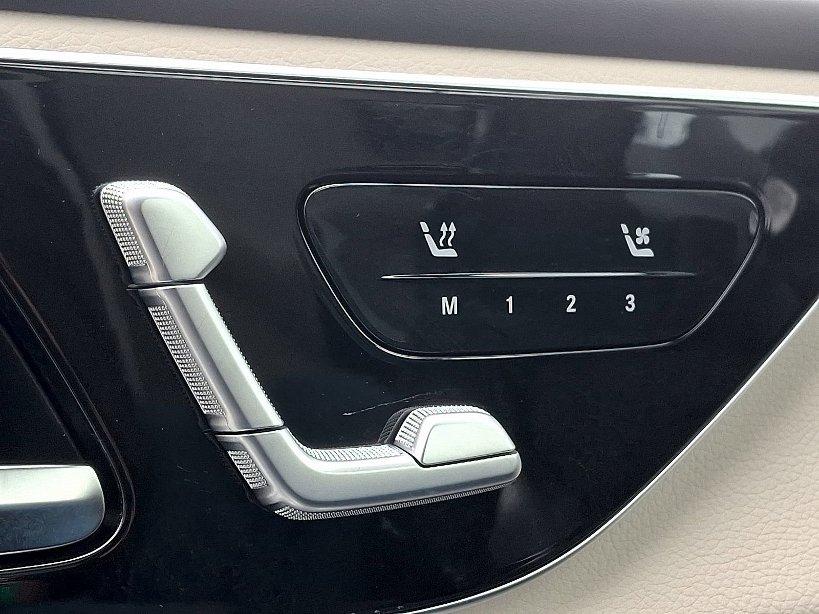 Used 2023 Mercedes-Benz GLC 300 4MATIC image 25