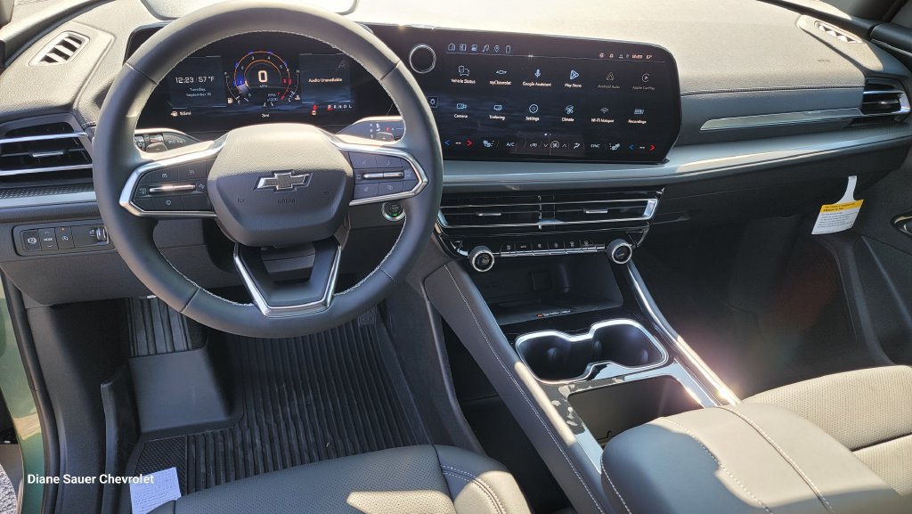 New 2027 Chevrolet Traverse LT w/ Midnight/Sport Edition FWD image 25