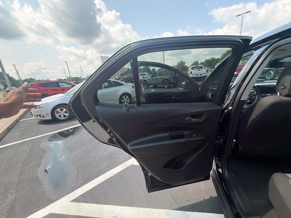 Used 2023 Chevrolet Equinox LT AWD/4WD image 36