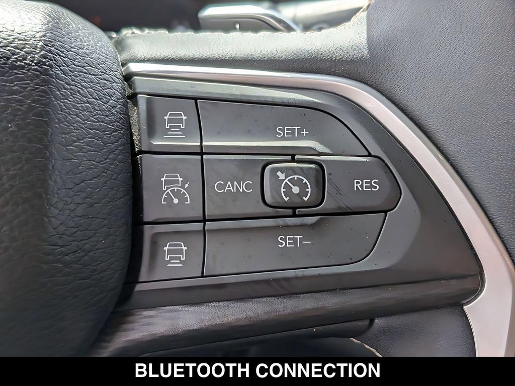 Used 2024 Jeep Grand Cherokee Laredo AWD/4WD image 18
