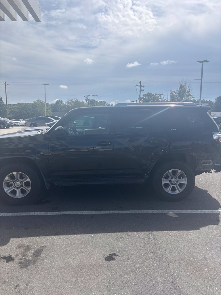 Used 2017 Toyota 4Runner SR5 AWD/4WD image 11