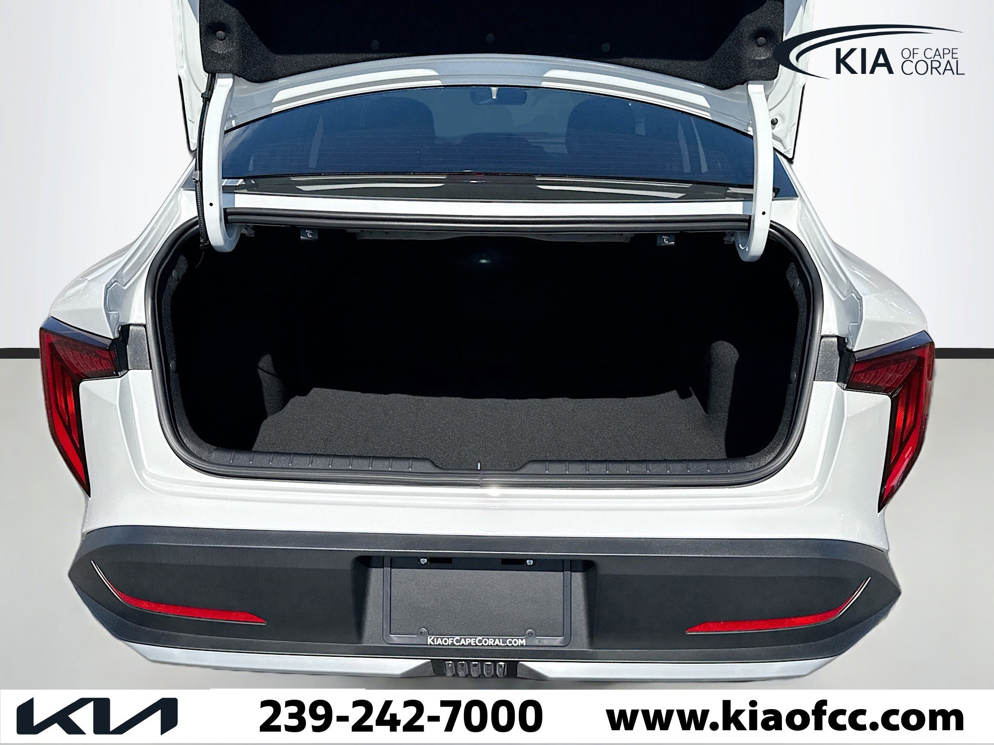 Used 2025 Kia K4 LXS image 12