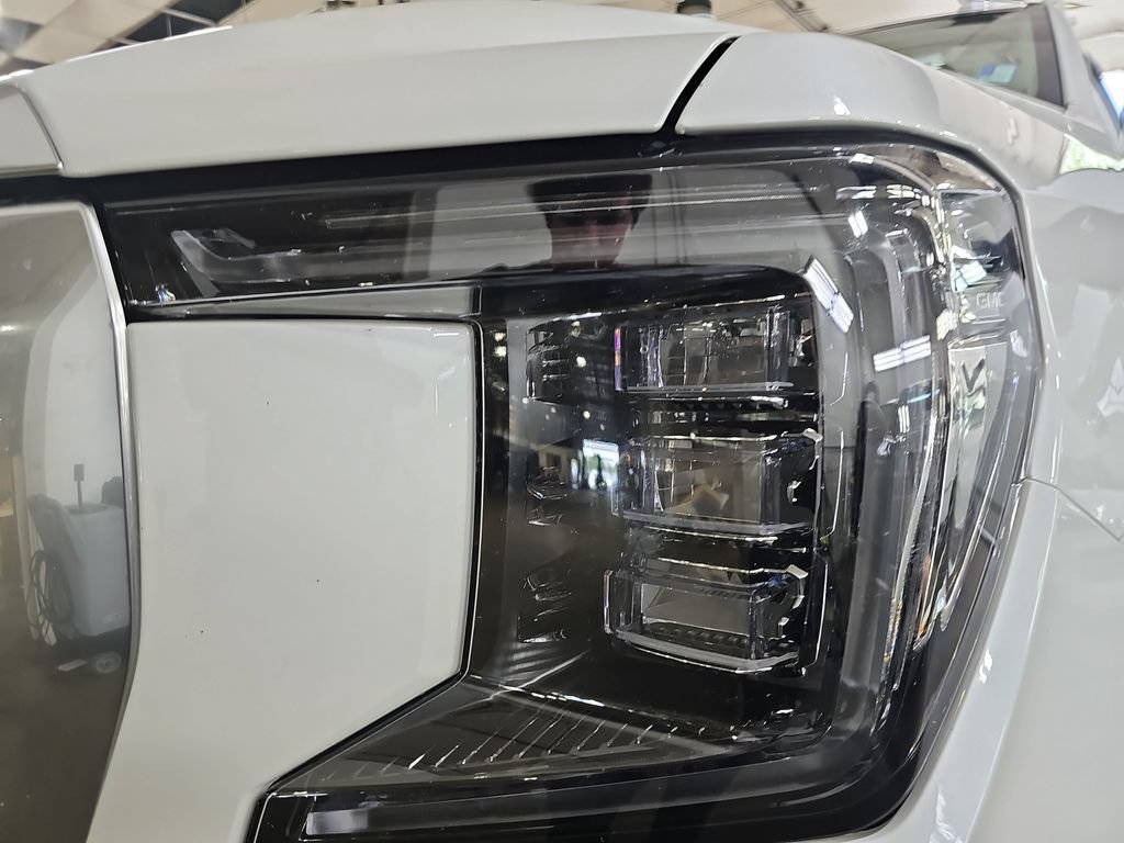 Used 2023 GMC Yukon XL Denali w/ Denali Reserve Package AWD/4WD image 39
