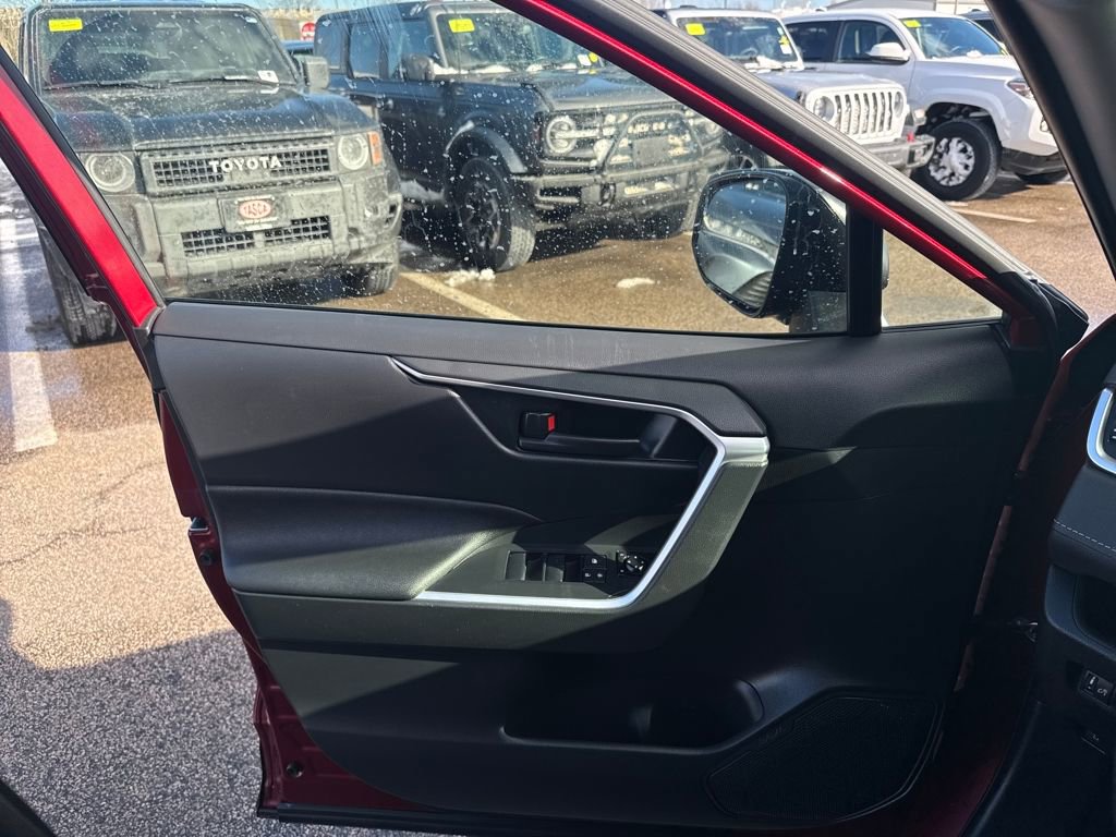 Used 2023 Toyota RAV4 LE image 29