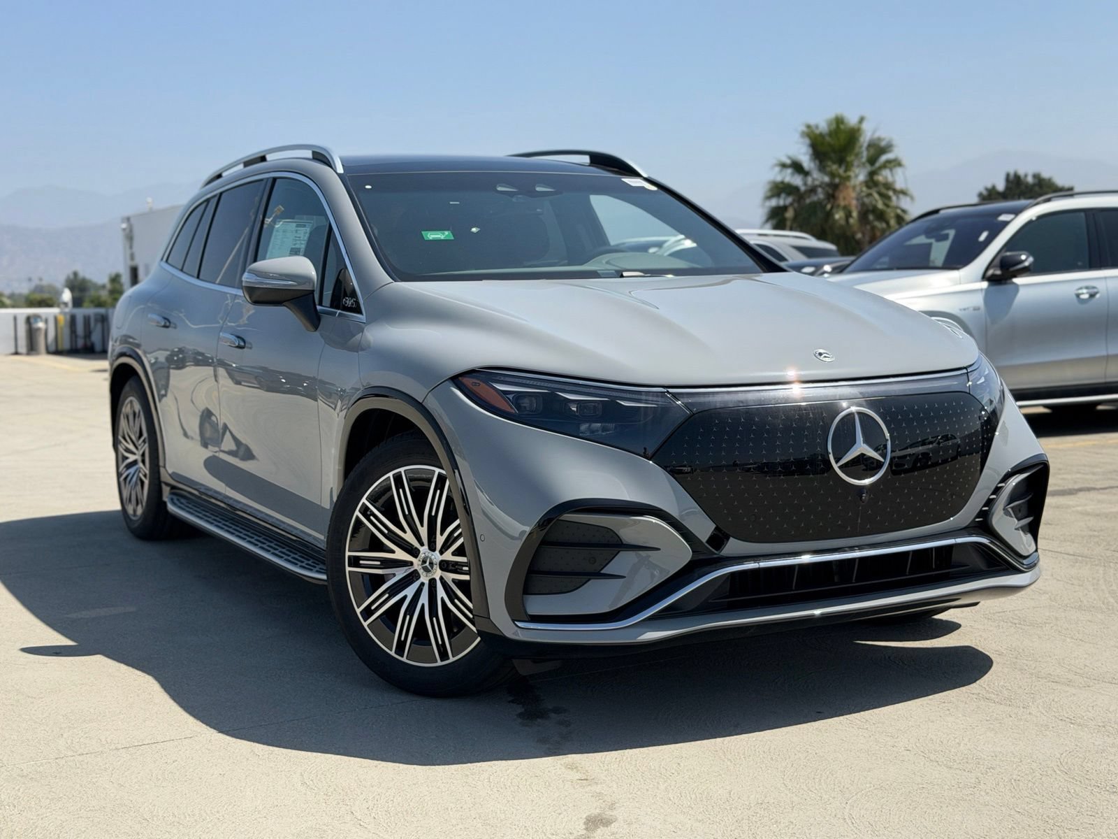 New 2026 Mercedes-Benz EQS 550 4MATIC SUV image 2