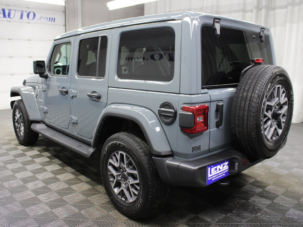 Used 2024 Jeep Wrangler Unlimited Sahara w/ Technology Group AWD/4WD image 7