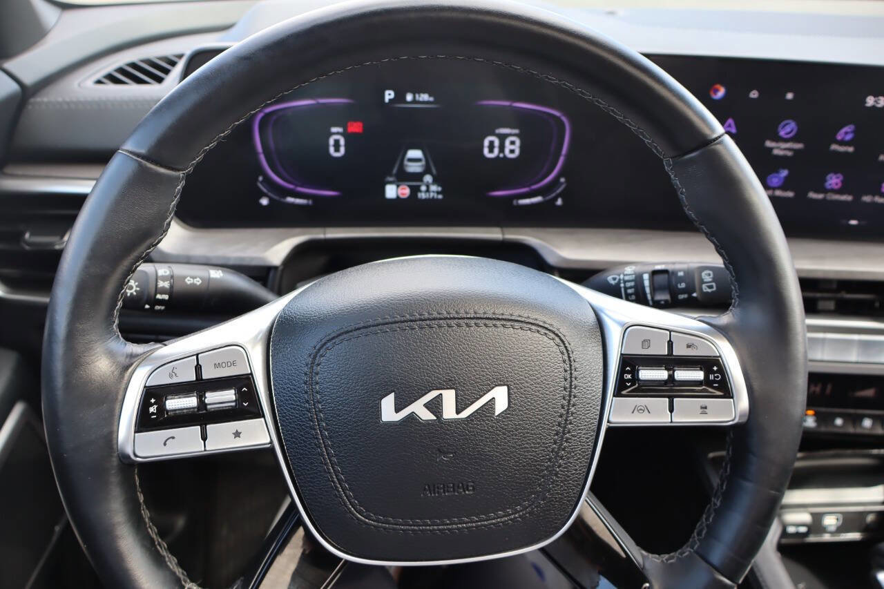 Used 2025 Kia Telluride AWD image 24