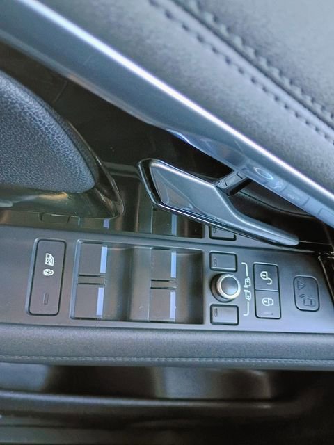 Used 2020 Land Rover Range Rover Evoque SE image 29