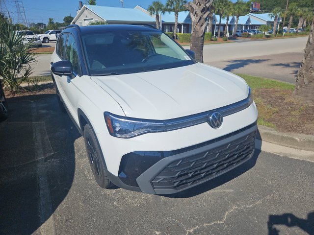 Used 2026 Volkswagen Taos SE AWD/4WD image 3