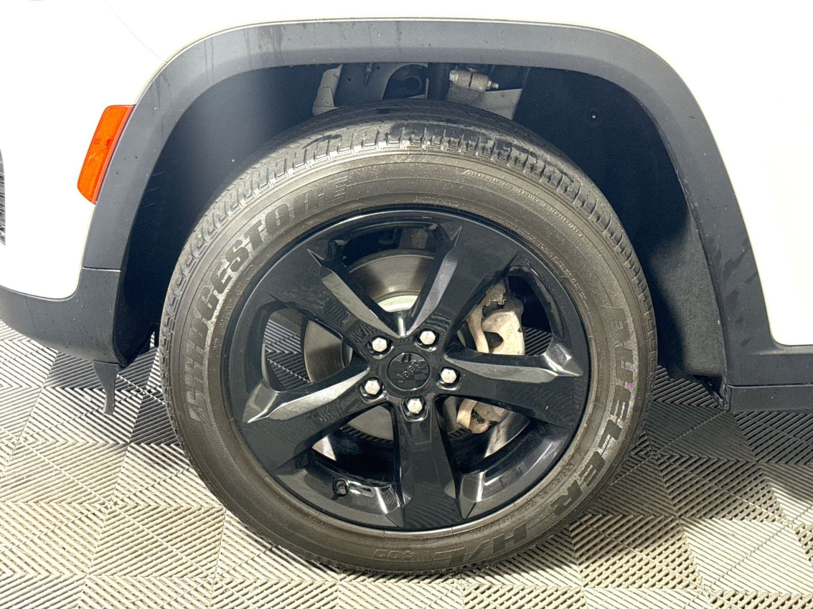 Used 2023 Jeep Grand Cherokee Altitude AWD/4WD image 12
