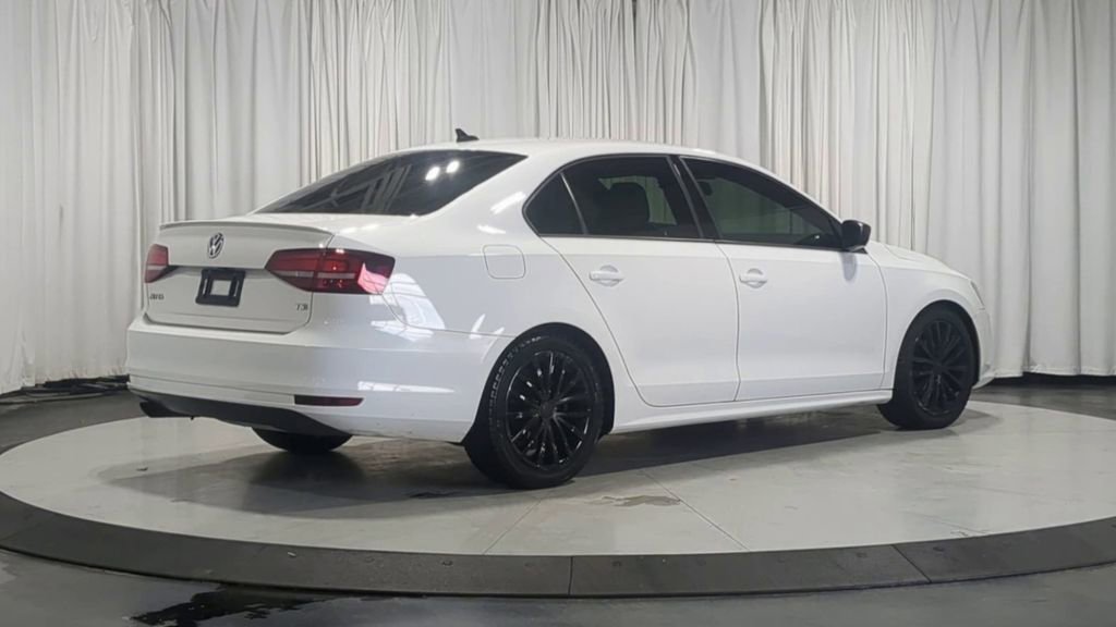 Used 2016 Volkswagen Jetta Sport FWD image 10