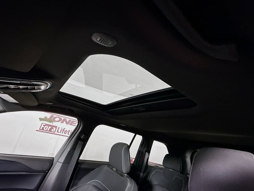 Used 2025 Jeep Grand Cherokee Laredo X AWD/4WD image 11