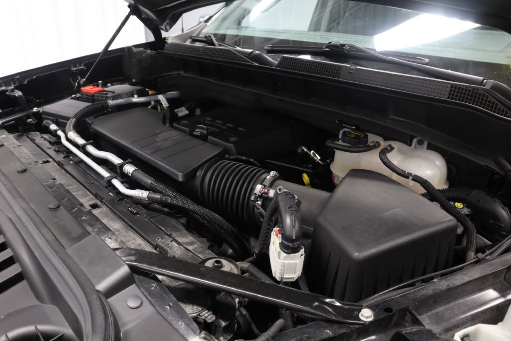 Used 2025 Chevrolet Silverado 1500 LT AWD/4WD image 29