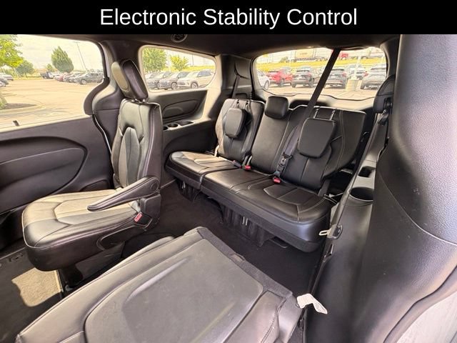 Used 2025 Chrysler Pacifica Select FWD image 14
