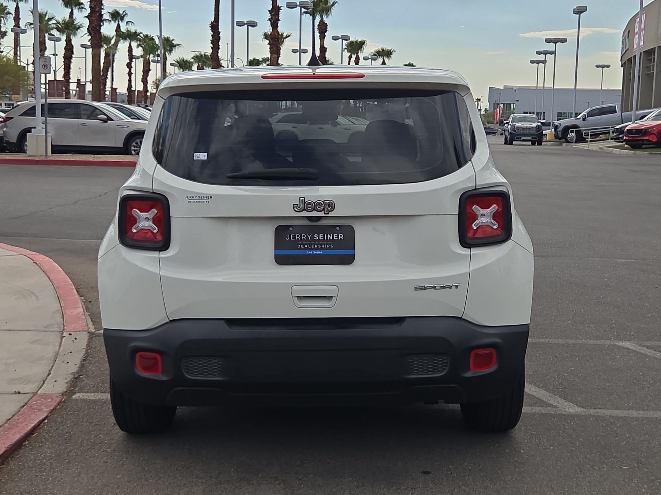 Used 2020 Jeep Renegade Sport w/ UConnect 7.0 Group FWD image 4