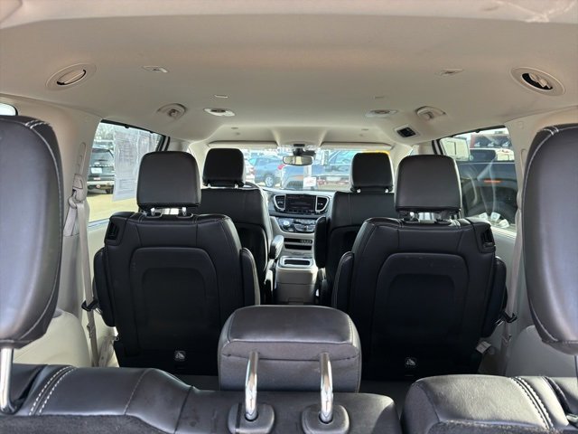 Used 2024 Chrysler Pacifica Touring-L image 12