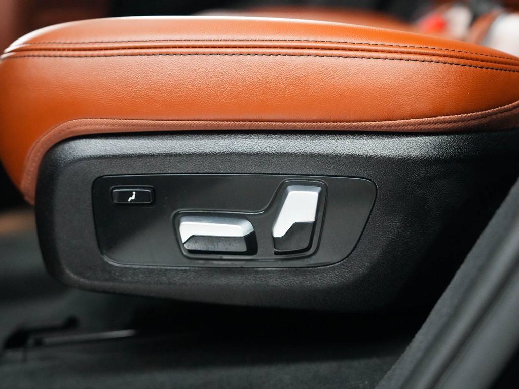 Used 2023 BMW X7 xDrive40i w/ M Sport Package AWD/4WD image 35