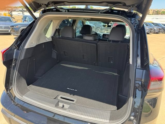 Used 2026 Nissan Rogue Dark Armor FWD image 23