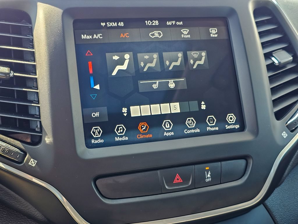 Certified 2022 Jeep Cherokee Latitude w/ Sun & Sound Group AWD/4WD image 25