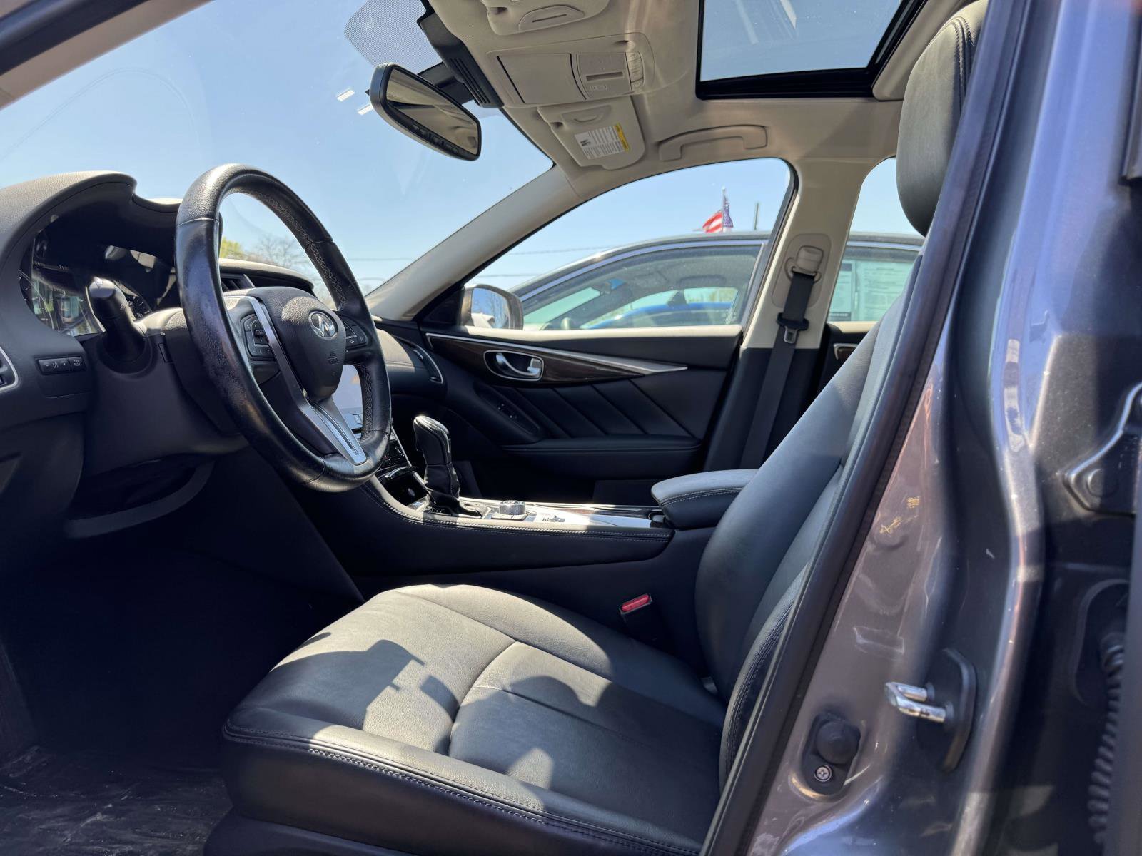 Used 2019 INFINITI Q50 Luxe w/ Essential Package (3.0T Luxe) AWD/4WD image 12