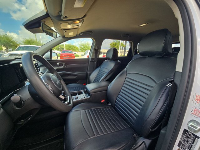 Used 2023 Kia Sorento LX FWD image 14
