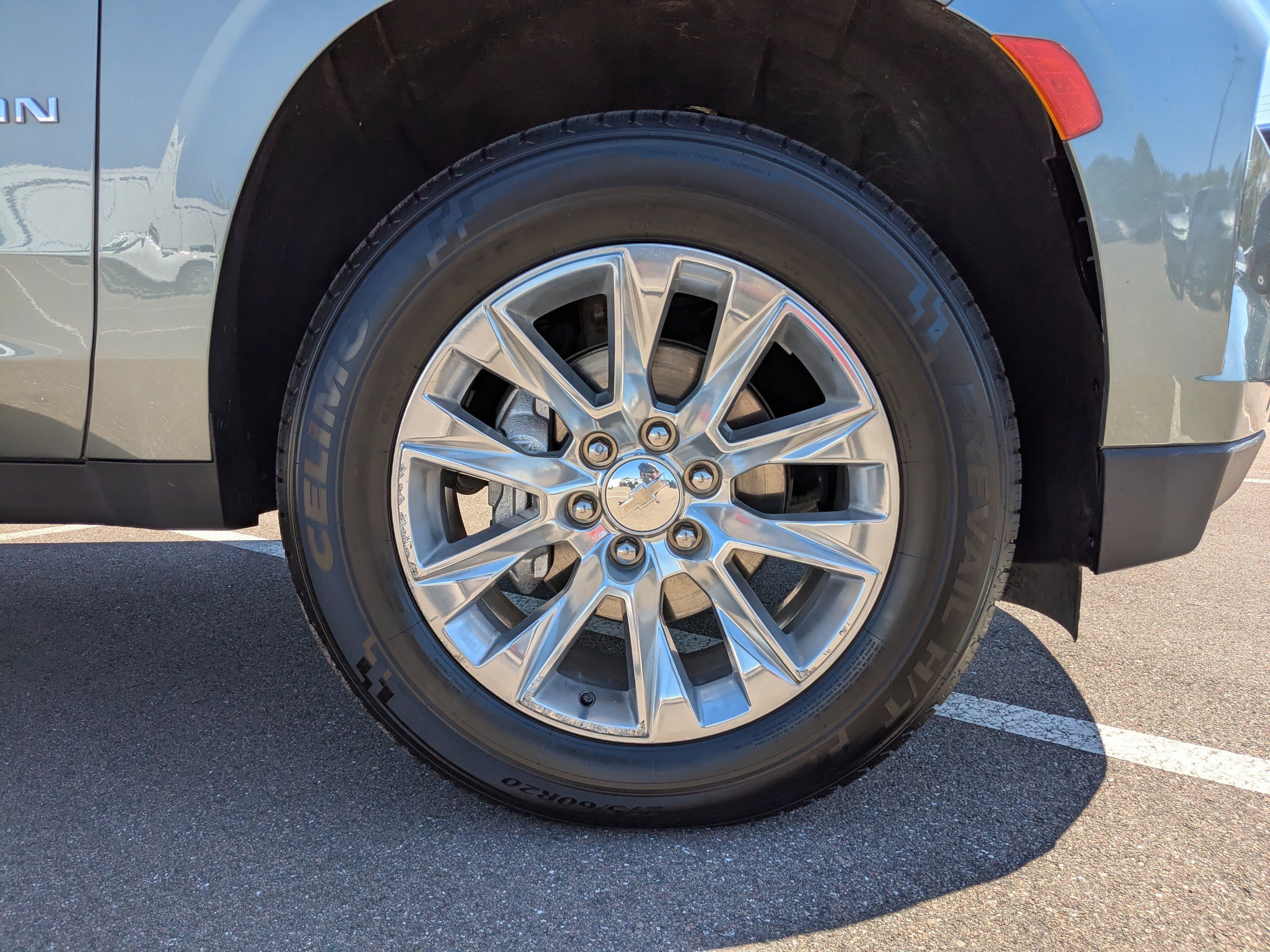 Used 2023 Chevrolet Suburban Premier image 10