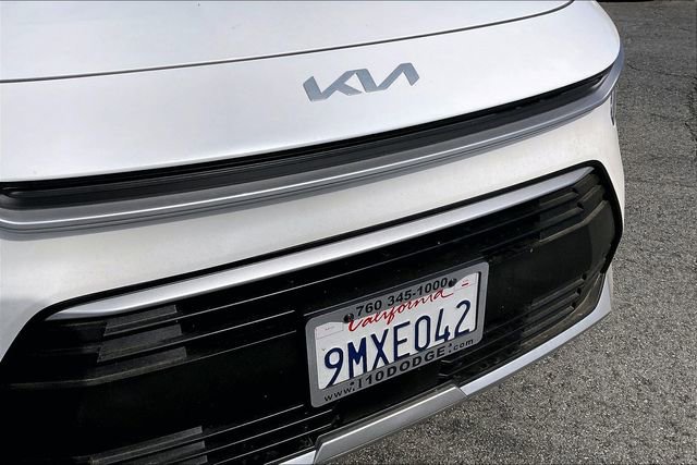Used 2023 Kia Niro EX image 30