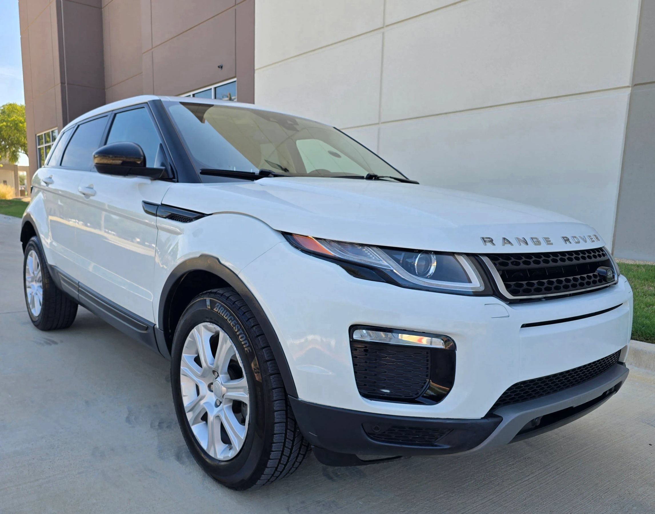 Used 2018 Land Rover Range Rover Evoque SE Premium AWD/4WD image 4