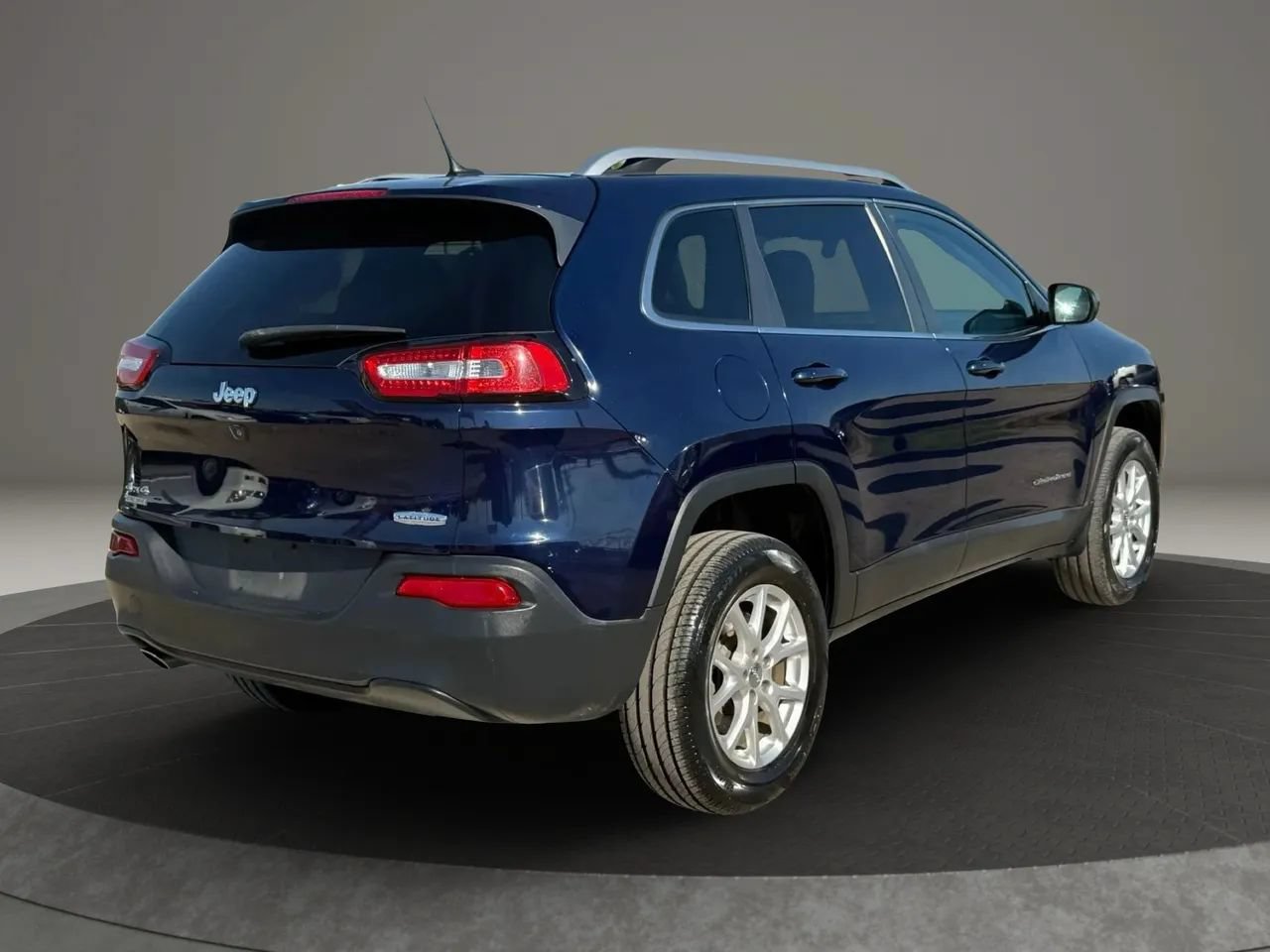 Used 2014 Jeep Cherokee Latitude w/ Comfort/Convenience Group AWD/4WD image 7