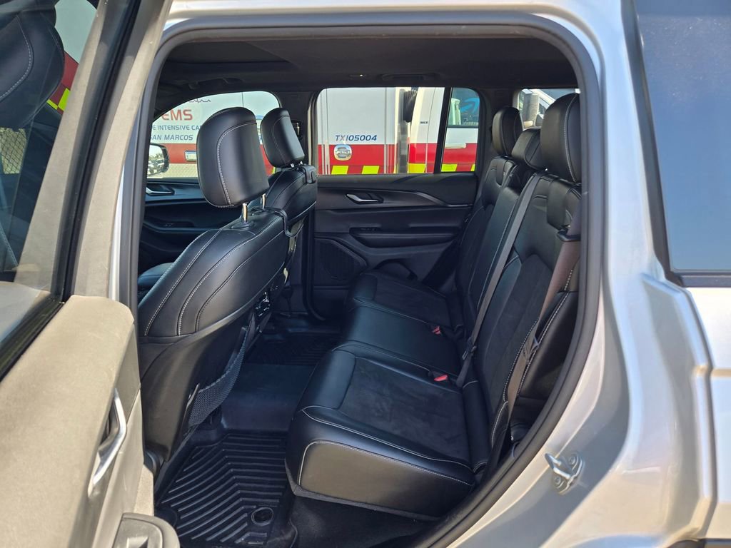 Used 2023 Jeep Grand Cherokee Altitude image 20