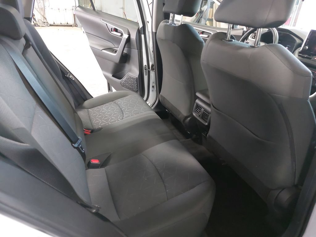 Used 2025 Toyota RAV4 XLE AWD/4WD image 11