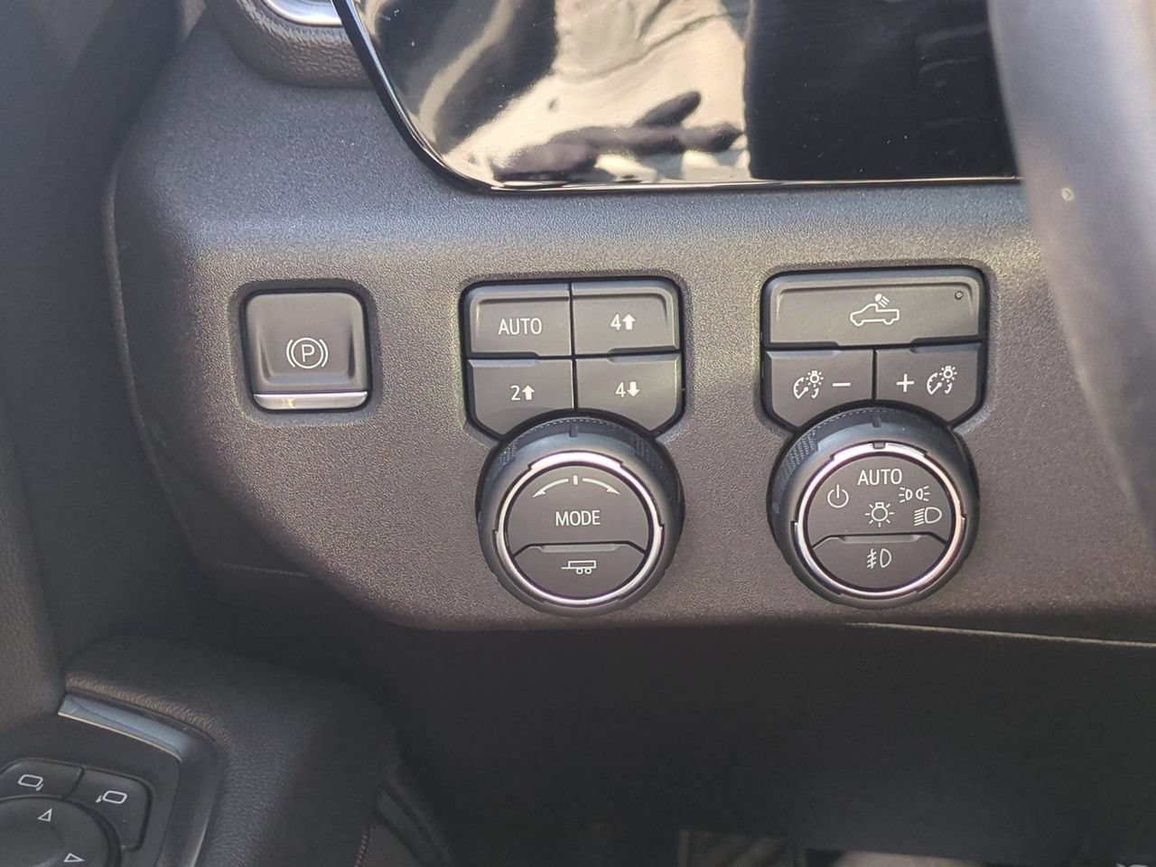 Used 2023 Chevrolet Silverado 1500 RST w/ Z71 Off-Road Package AWD/4WD image 18