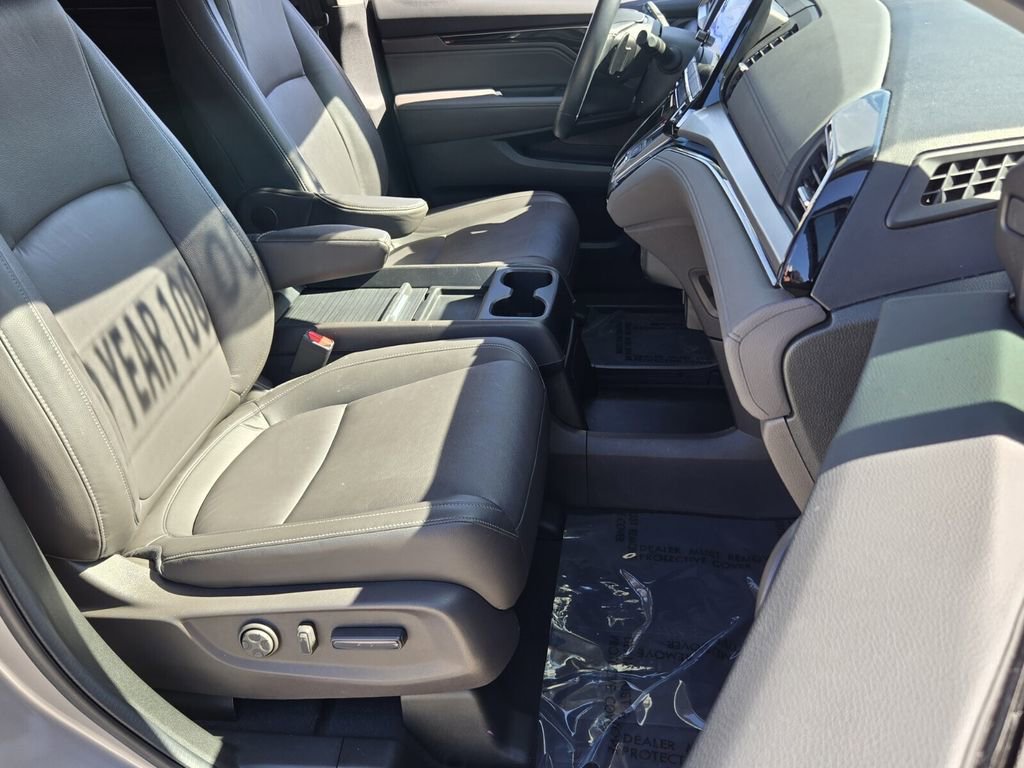 Used 2024 Honda Odyssey Touring image 16