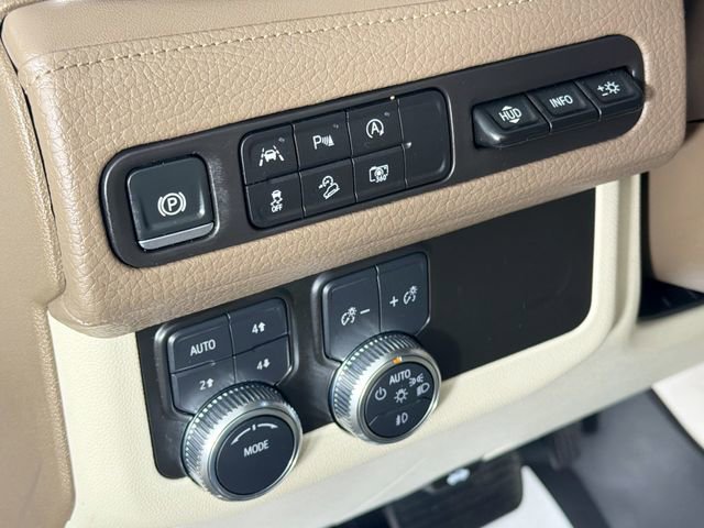Used 2024 GMC Yukon XL Denali image 10
