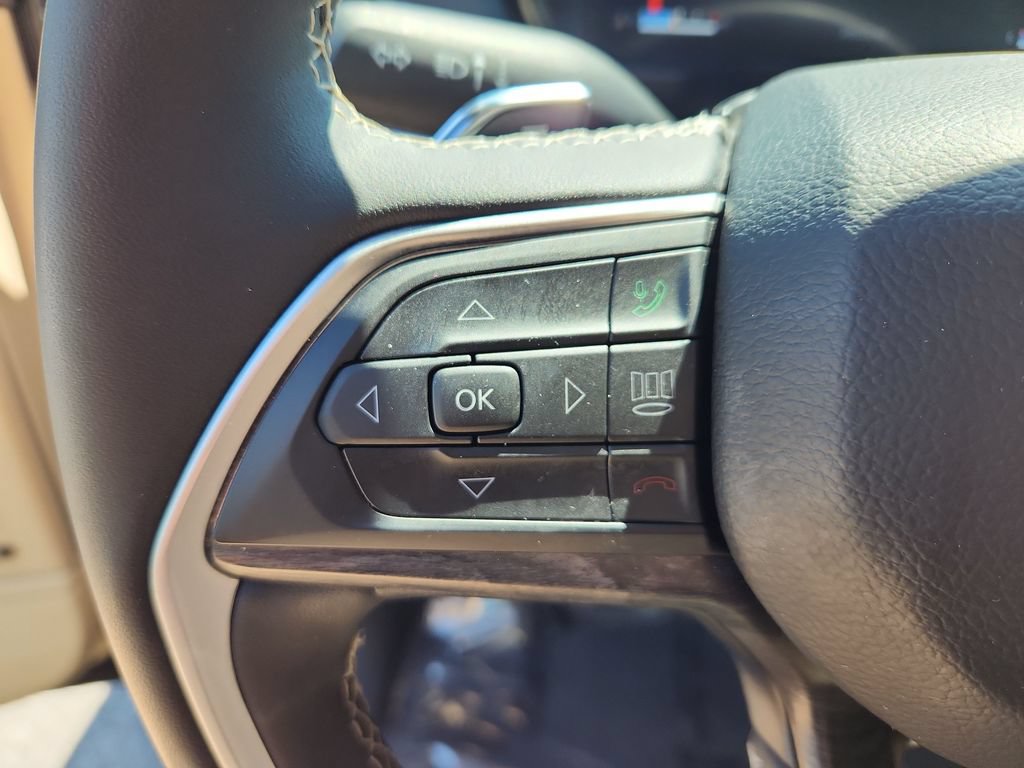 Used 2024 Jeep Grand Cherokee L Limited AWD/4WD image 17