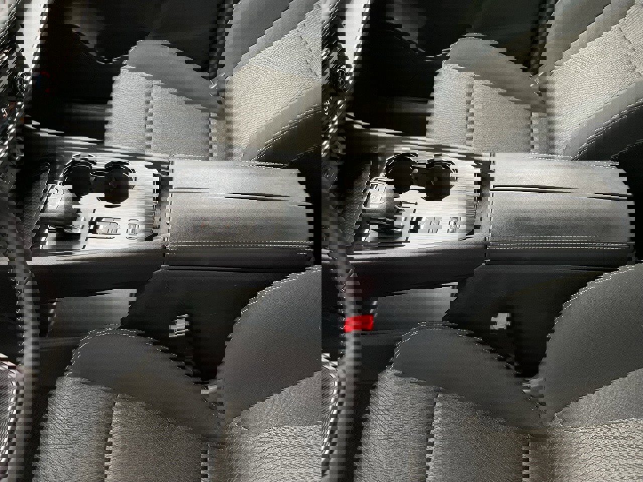 Used 2025 Nissan Rogue SV image 33