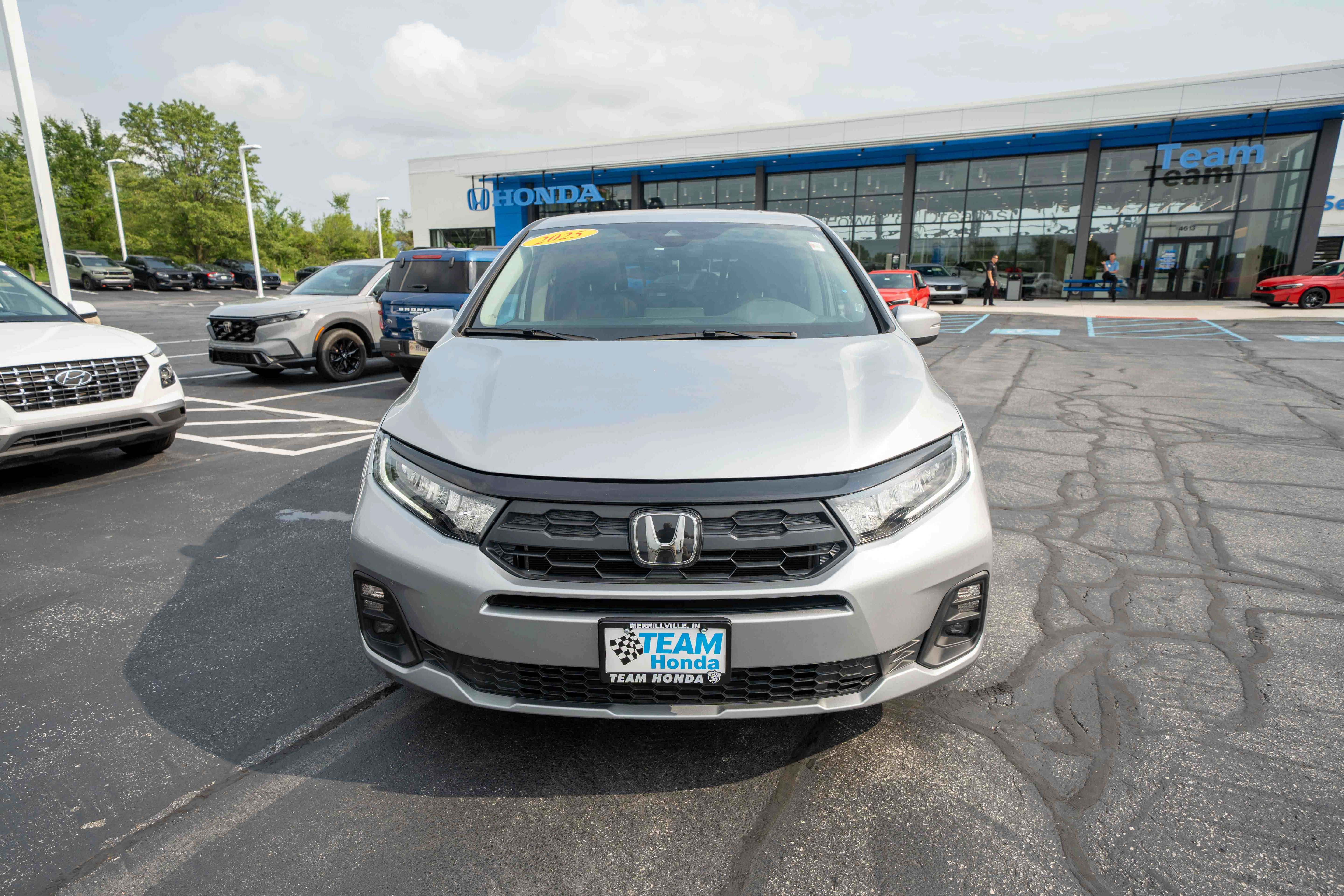 Certified 2025 Honda Odyssey EX-L image 2