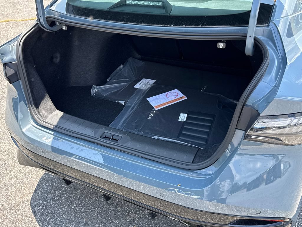New 2026 Nissan Sentra SR w/ SR Premium Package FWD image 13