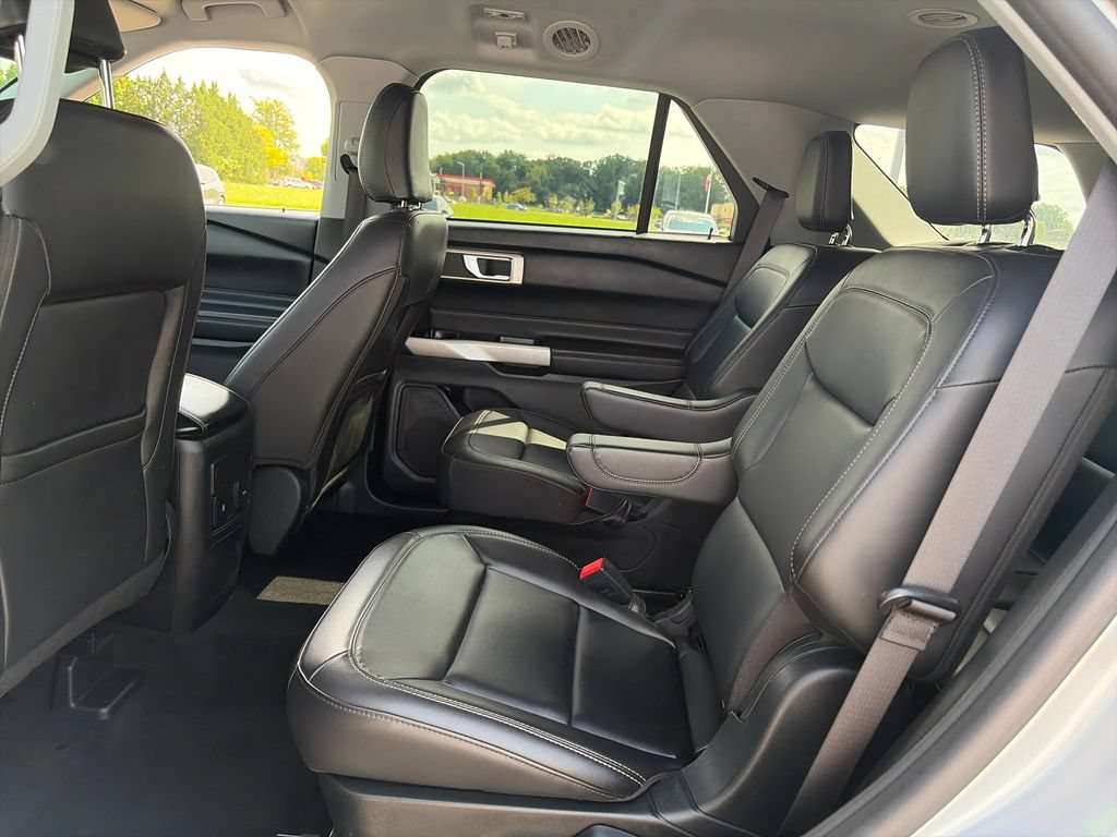 Used 2024 Ford Explorer XLT w/ Equipment Group 202A AWD/4WD image 26