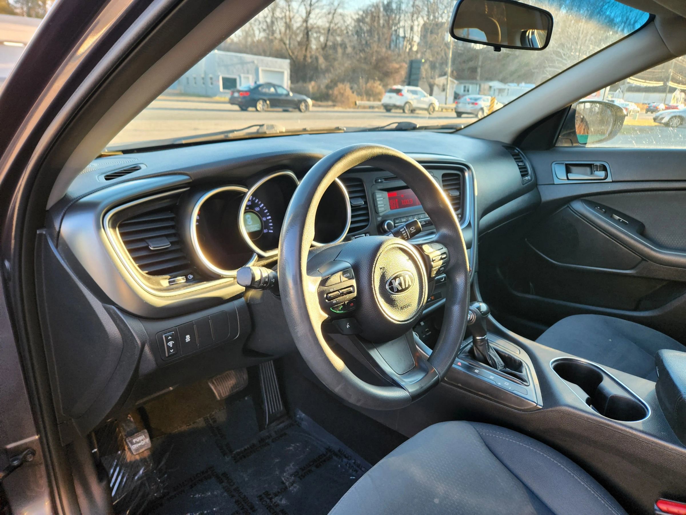 Used 2015 Kia Optima LX image 25