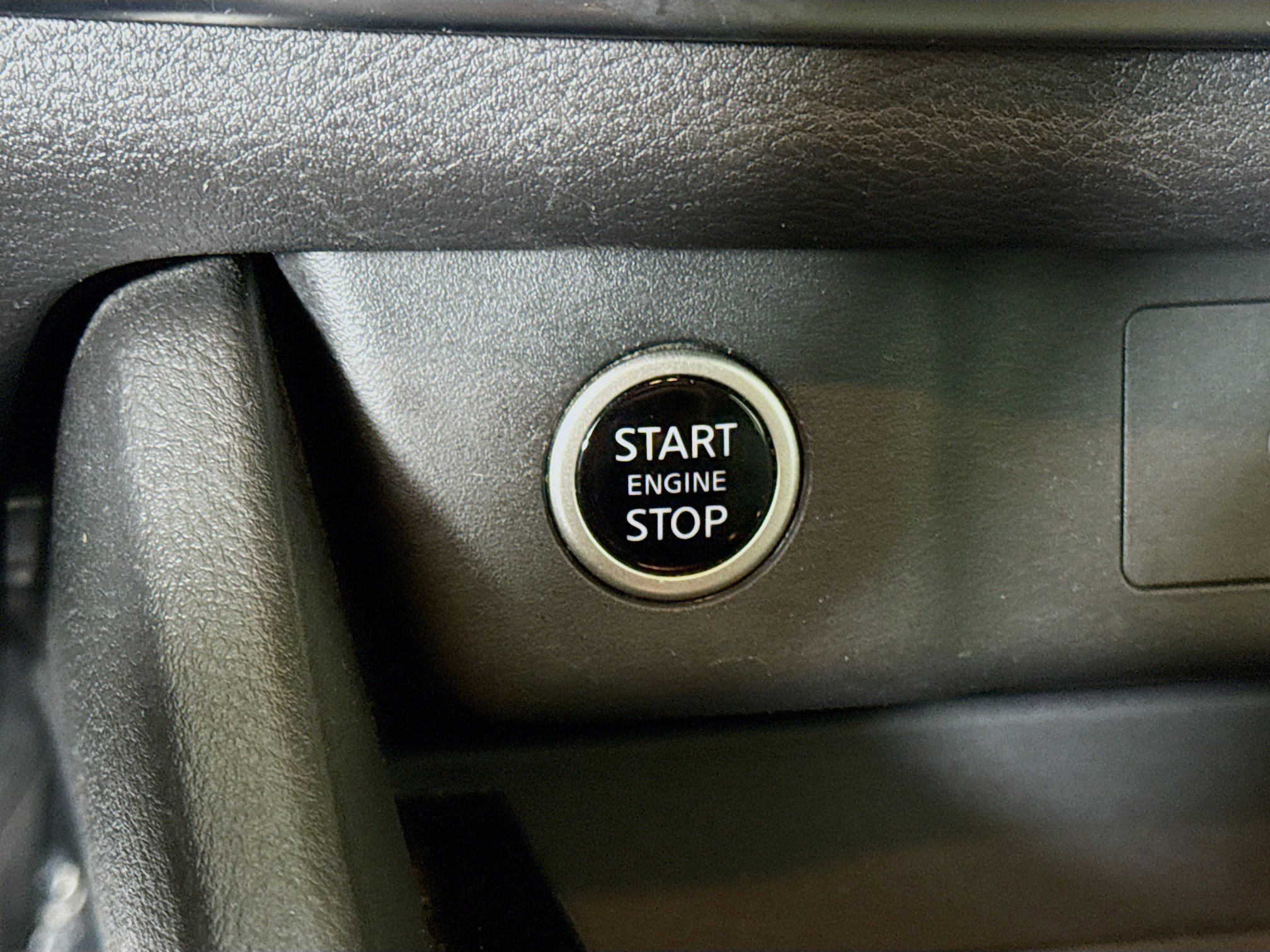 Used 2023 Nissan Rogue SV image 16